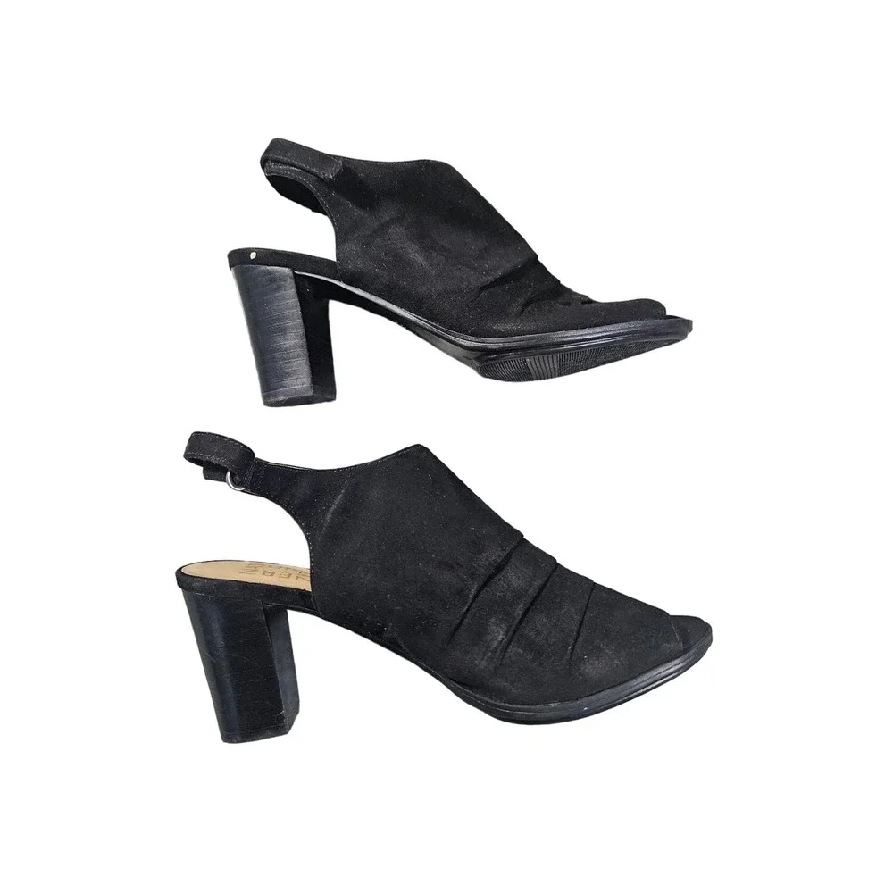 Women’s black naturalizer heels size 7.5